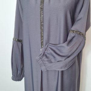 Abaya gris strass, élégante pour femme, coupe fluide et tissu satiné